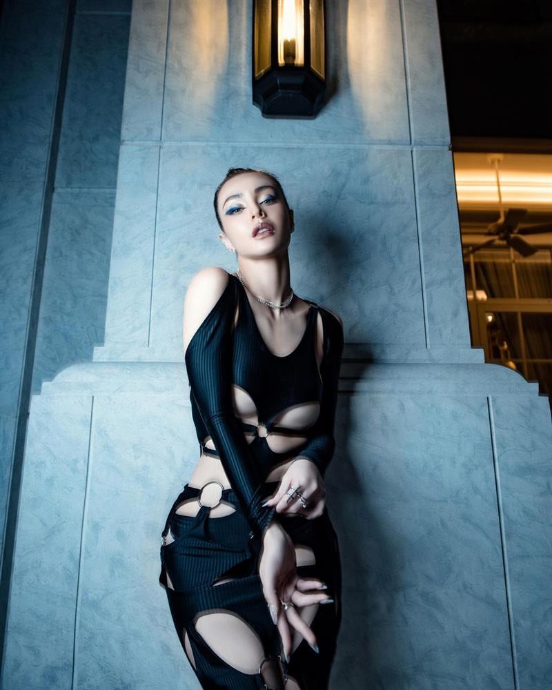 Minh Tú lấn át Ngọc Trinh, Chi Pu và Mlee khi đụng hàng set đồ cắt khoét tứ tung-1