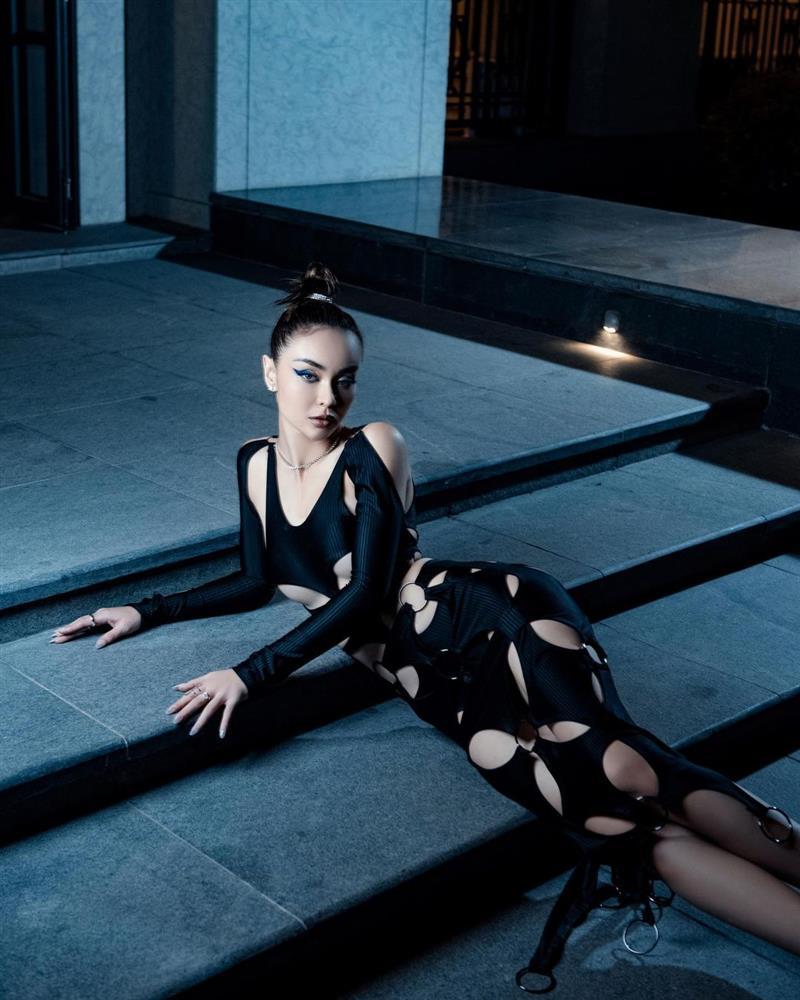 Minh Tú lấn át Ngọc Trinh, Chi Pu và Mlee khi đụng hàng set đồ cắt khoét tứ tung-4