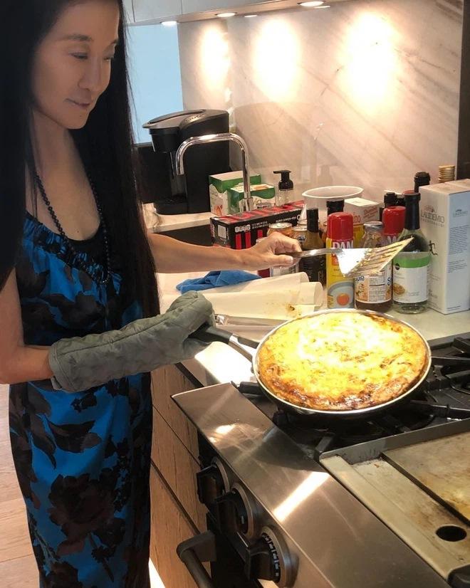 Bà tiên váy cưới Vera Wang ăn gì mà 72 tuổi vẫn trẻ như gái 30?-6