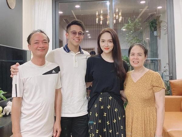 Sự thật sau hình ảnh Hương Giang đón sinh nhật cùng CEO Matt Liu-2