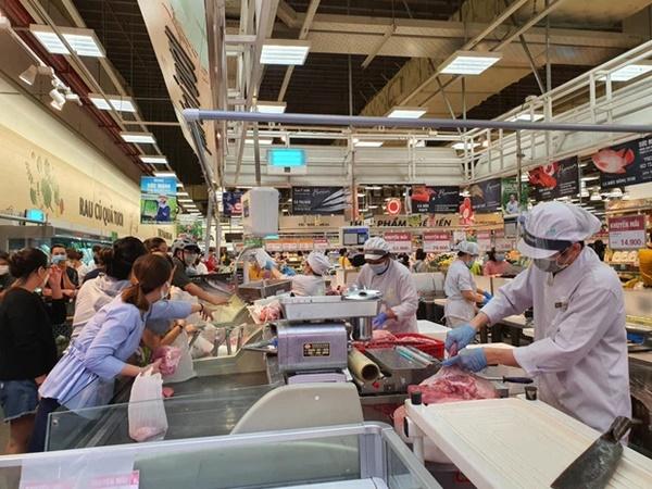 Người Sài Gòn đổ xô mua thực phẩm, siêu thị khẳng định không thiếu hàng-7