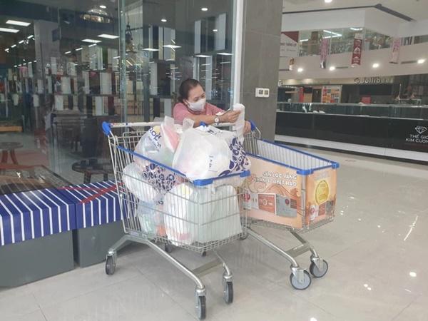 Người Sài Gòn đổ xô mua thực phẩm, siêu thị khẳng định không thiếu hàng-13