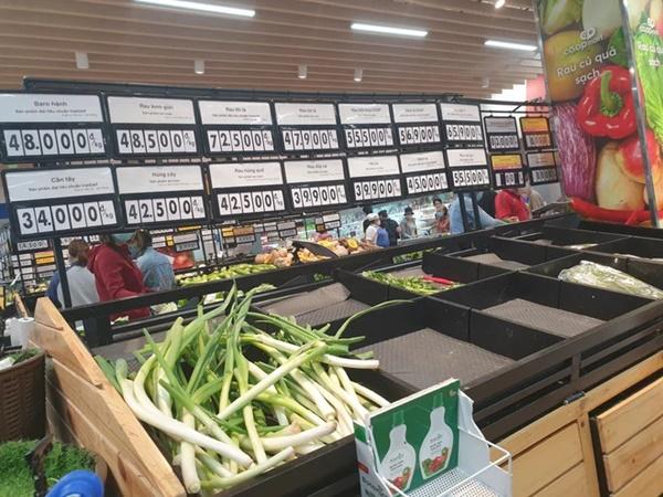 Người Sài Gòn đổ xô mua thực phẩm, siêu thị khẳng định không thiếu hàng-16