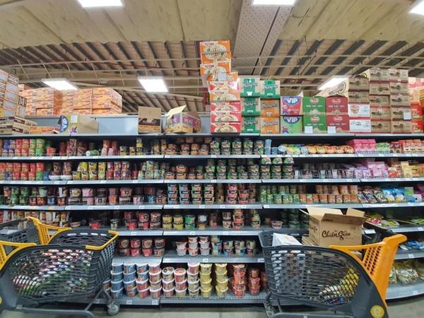 Người Sài Gòn đổ xô mua thực phẩm, siêu thị khẳng định không thiếu hàng-25