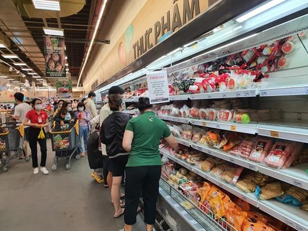 Người Sài Gòn đổ xô mua thực phẩm, siêu thị khẳng định không thiếu hàng-26