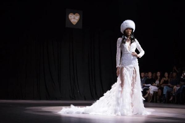 Ảnh Hoàng Thùy trong drama túi Xà Neo bị bóc mẽ bằng chứng độ loa-1