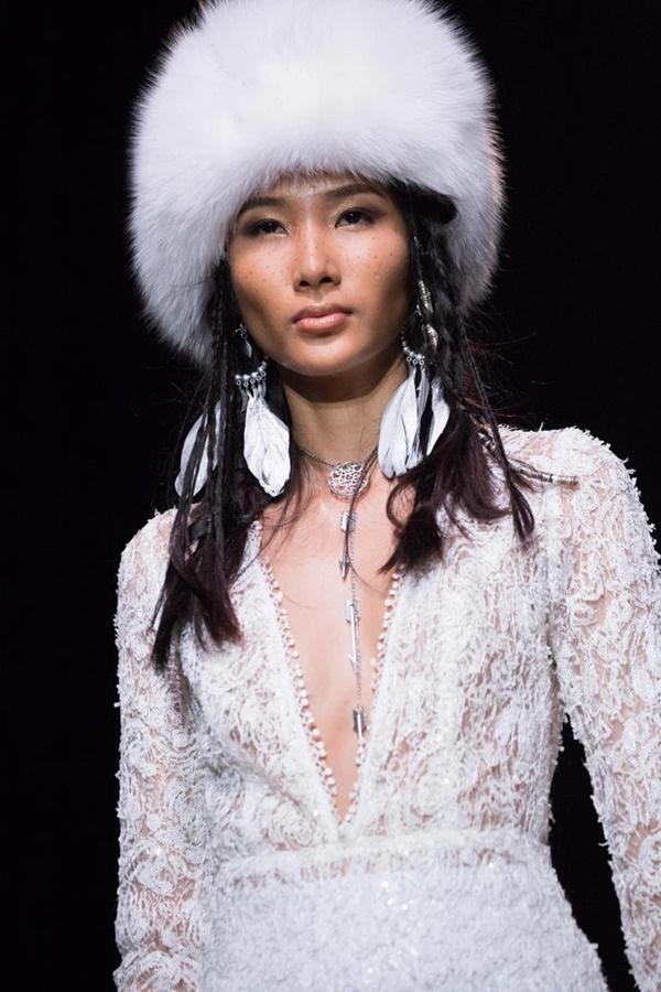 Ảnh Hoàng Thùy trong drama túi Xà Neo bị bóc mẽ bằng chứng độ loa-3