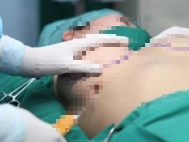 Chở thi thể cô gái nâng ngực đi mai táng, bác sĩ tự xưng nhà từ thiện-1