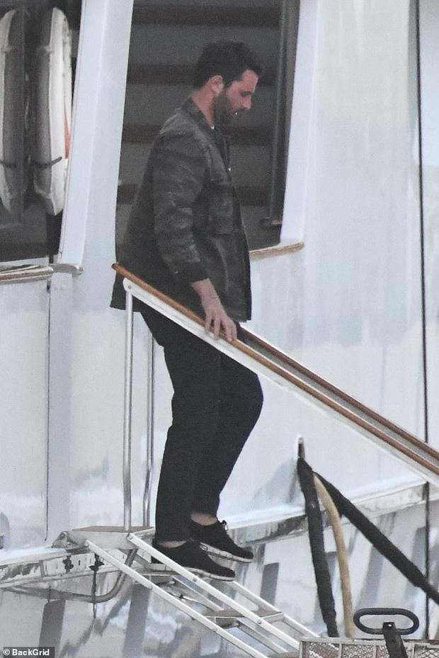 Selena Gomez gây sốc với ngoại hình phát tướng, lí do khiến fan hoang mang-8