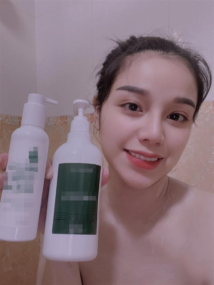 Khánh Linh cởi đồ quảng cáo mỹ phẩm tắm trắng, Tiến Dũng thả comment ủng hộ-2