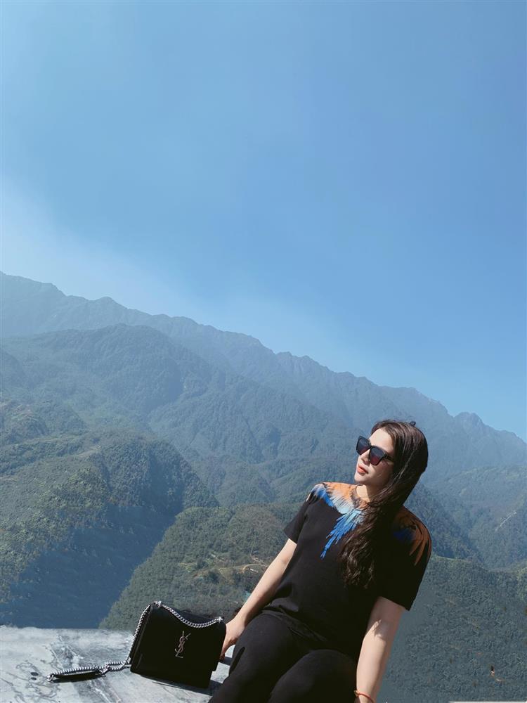 Khánh Linh cởi đồ quảng cáo mỹ phẩm tắm trắng, Tiến Dũng thả comment ủng hộ-6