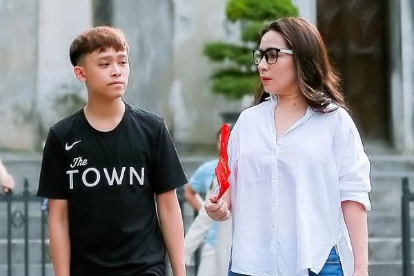 Phi Nhung sắp qua Mỹ, Hồ Văn Cường làm tiệc tiễn mẹ nuôi-7