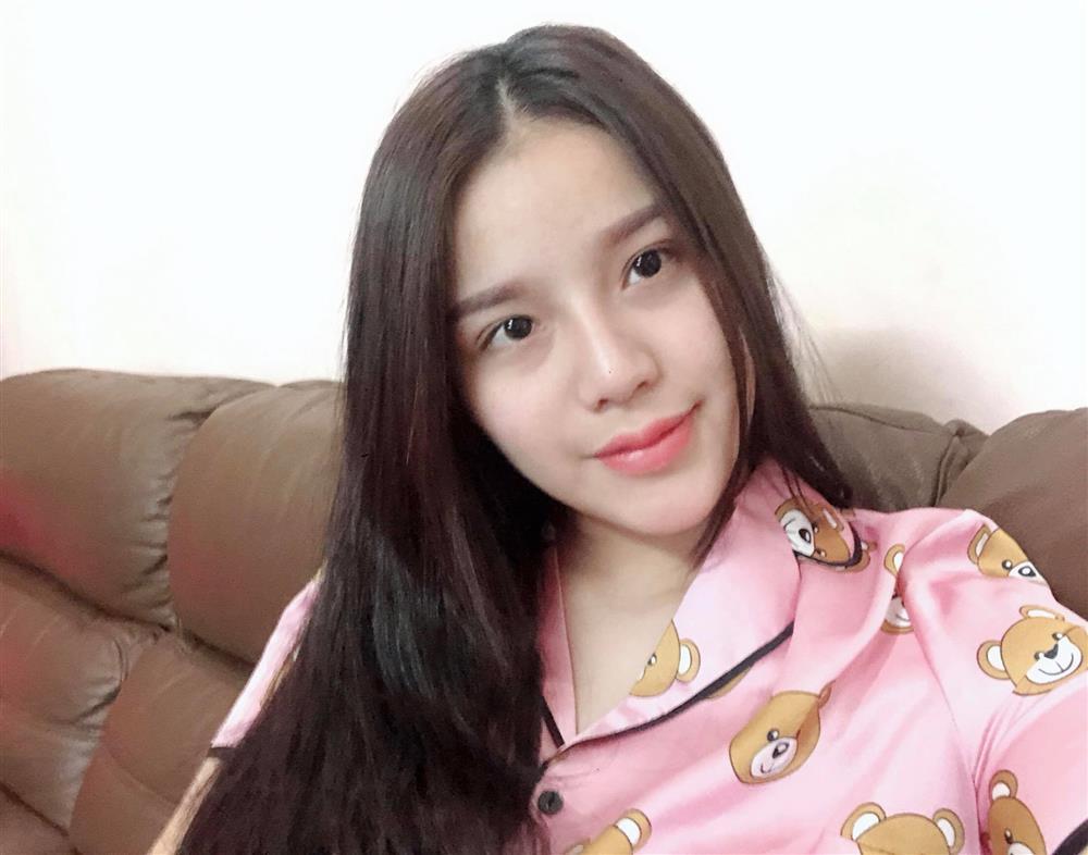 Khánh Linh cởi đồ quảng cáo mỹ phẩm tắm trắng, Tiến Dũng thả comment ủng hộ-8