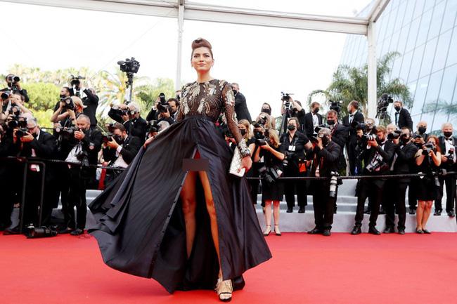 Tái mào vì váy áo phản cảm nhất Cannes, Ngọc Trinh đứng top 1-7