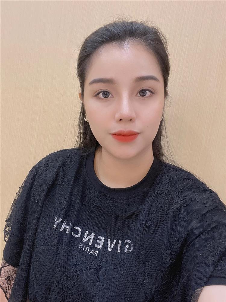 Khánh Linh cởi đồ quảng cáo mỹ phẩm tắm trắng, Tiến Dũng thả comment ủng hộ-12