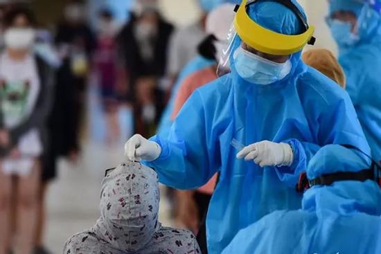 Trưa 8/7: Thêm 355 ca mắc COVID-19, riêng TP.HCM 200 ca