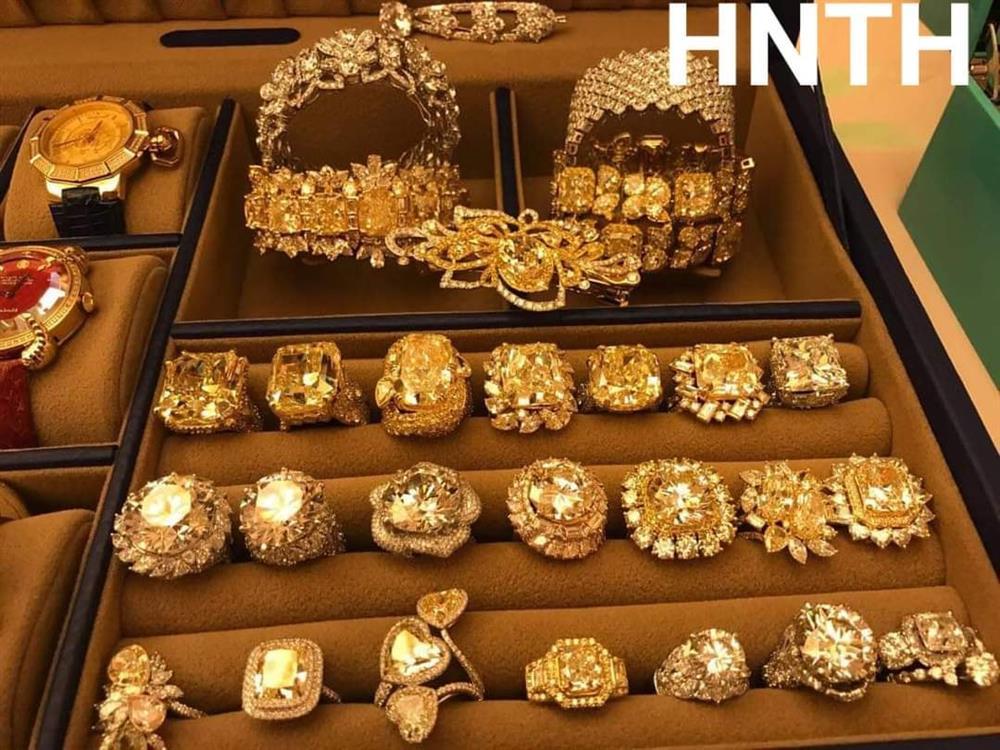 Bà Hằng bị tố đeo dây chuyền 130 tỷ pha ke, xài chùa ảnh?-9