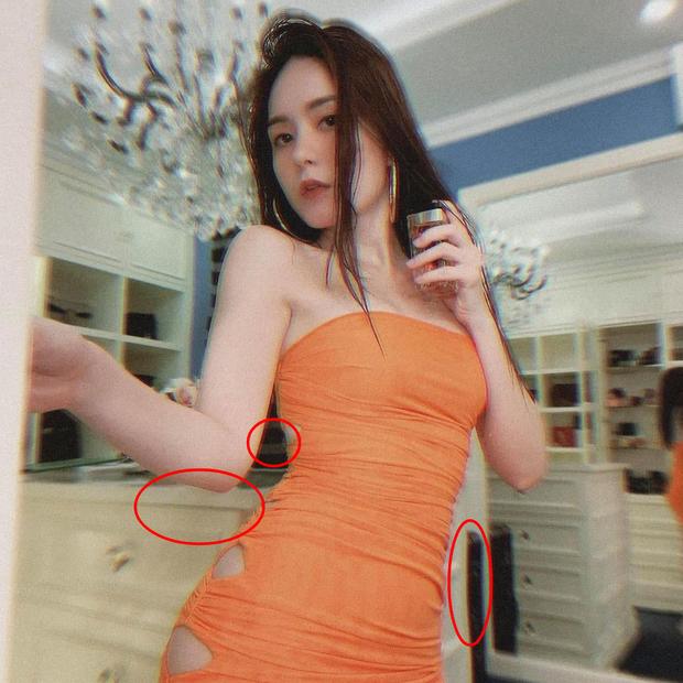 Đoàn Di Băng khoe đường cong hiểm nhưng sao chiếc bàn hơi cong nhỉ?-2