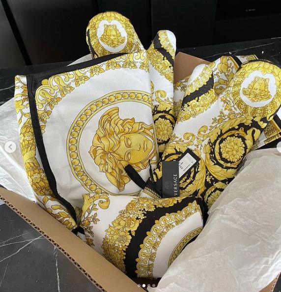 Stylist Hoàng Ku truổng cời, đeo tạp dề 10 triệu show body hư hỏng-5