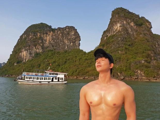 Nathan Lee mở đại hội trưng múi sầu riêng, vòng eo gây chú ý-3