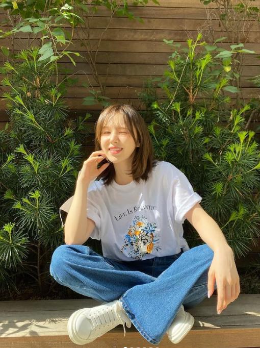 1001 cách mix&match áo phông cực đỉnh của mỹ nhân Hàn