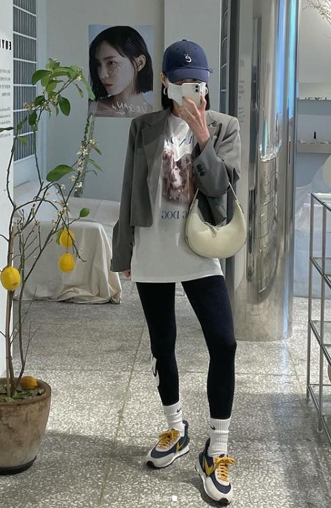 1.001 cách mix&match áo phông siêu trend của mỹ nhân Hàn-4