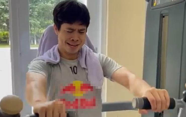 Công Phượng chiếm spotlight với biểu cảm bá đạo ở phòng gym-2