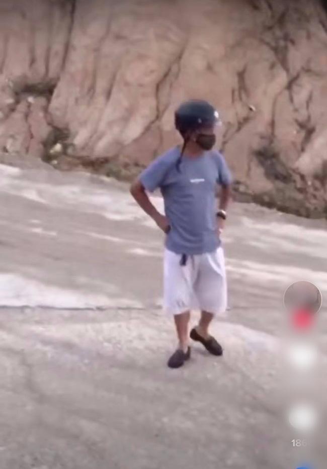 Không thèm trị tiểu tam, vợ đánh ghen khiến bố chồng run lẩy bẩy-2