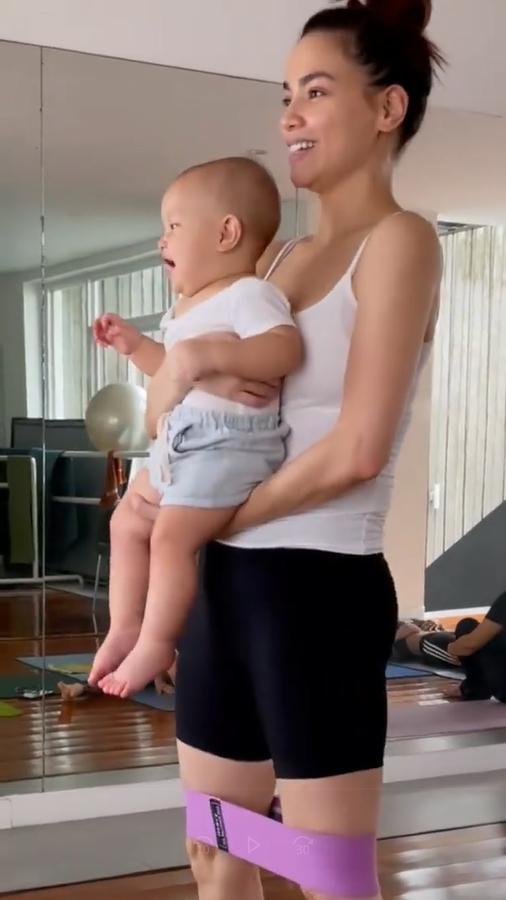 Leon hóa thành cục tạ siêu đáng yêu giúp mẹ Hồ Ngọc Hà tập squat-1