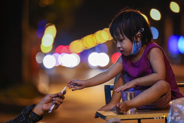 Chùm ảnh cảm xúc nhất lúc này: Thương lắm người vô gia cư ở Sài Gòn-7