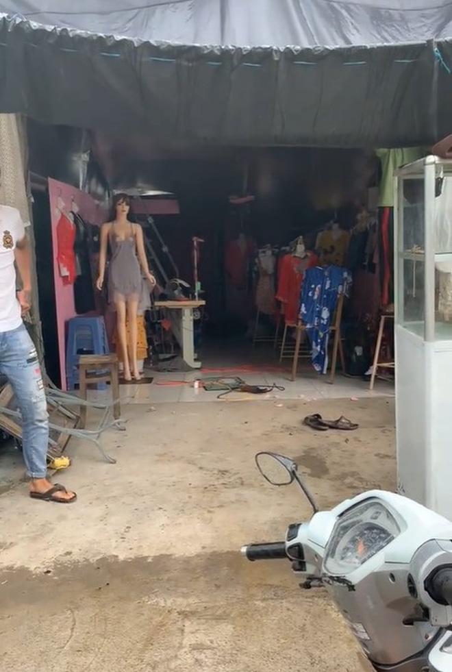 Chia tay đòi quà: Chồng lên tận shop của vợ tháo cả cửa mang về-3