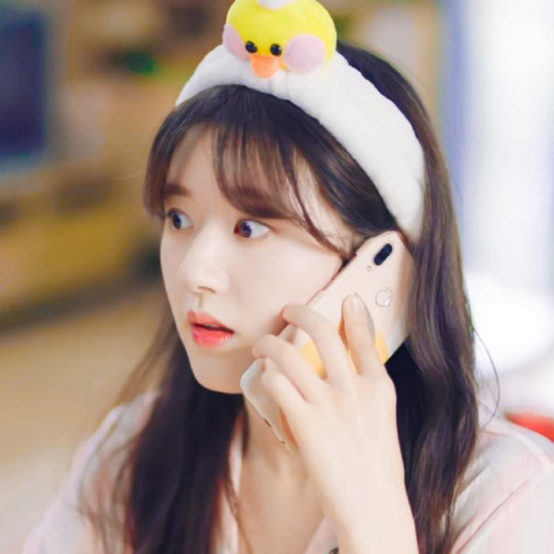 Trà xanh Triệu Lộ Tư mặc váy ngắn để vật dụng nhạy cảm lồ lộ-10