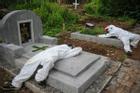 Thảm cảnh Covid-19 ở Indonesia: Nhân viên nhà xác ngủ cạnh thi thể