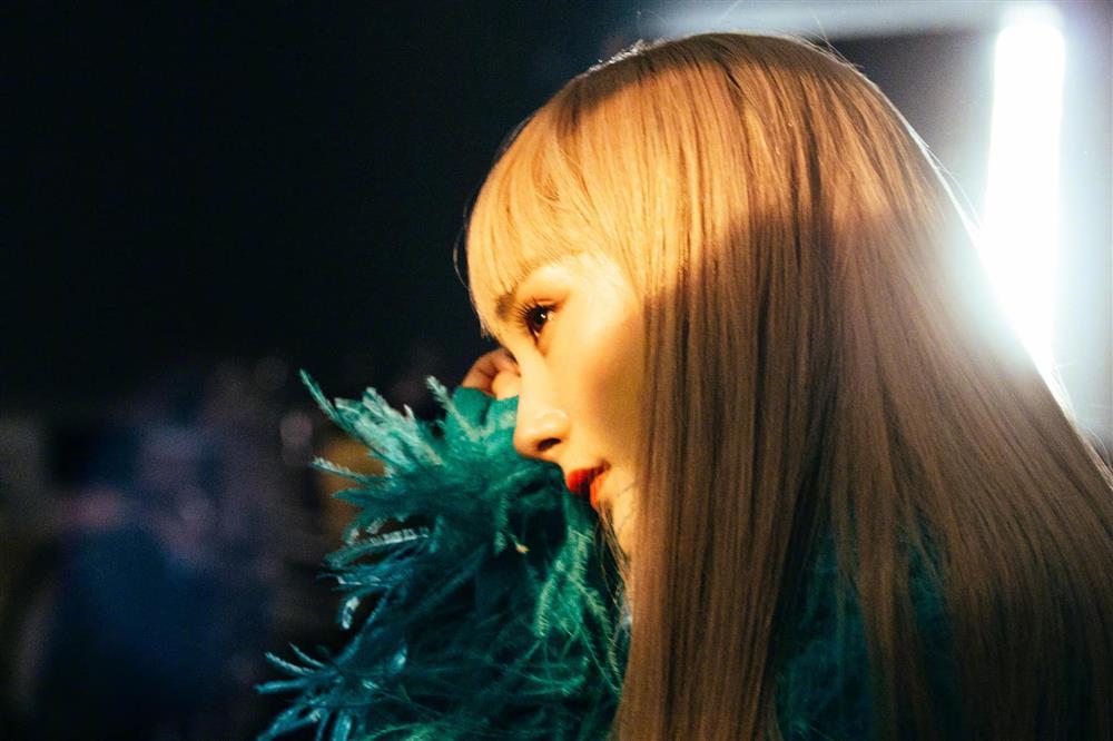 34 tuổi mới thử tóc vàng, mái ngố: Dương Mịch giống Taeyeon như tạc-2