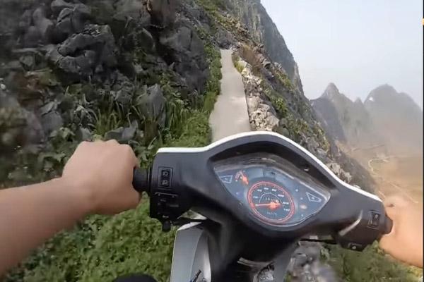 Cô gái Việt lái xe khám phá Tân Cương giữa dịch-9