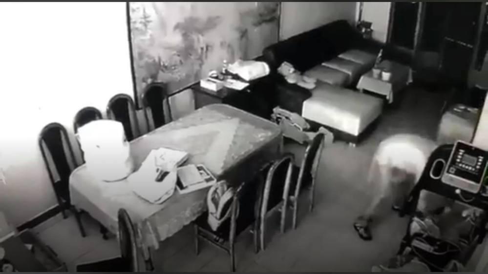 Trộm vào nhà nghệ sĩ Ngọc Huyền, trước khi lấy đồ còn kính cẩn lạy Phật-4