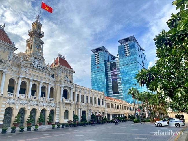 TP.HCM vắng... như mùng 1 Tết trong ngày đầu giãn cách-10