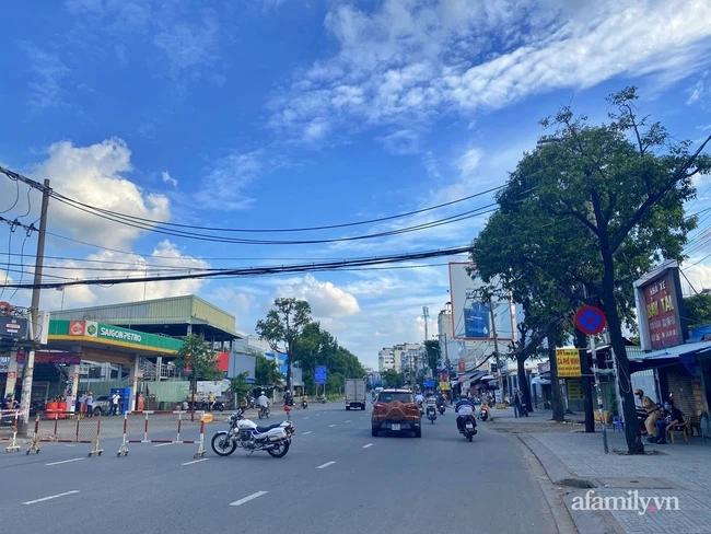 TP.HCM vắng... như mùng 1 Tết trong ngày đầu giãn cách-14