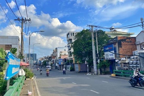 TP.HCM vắng... như mùng 1 Tết trong ngày đầu giãn cách