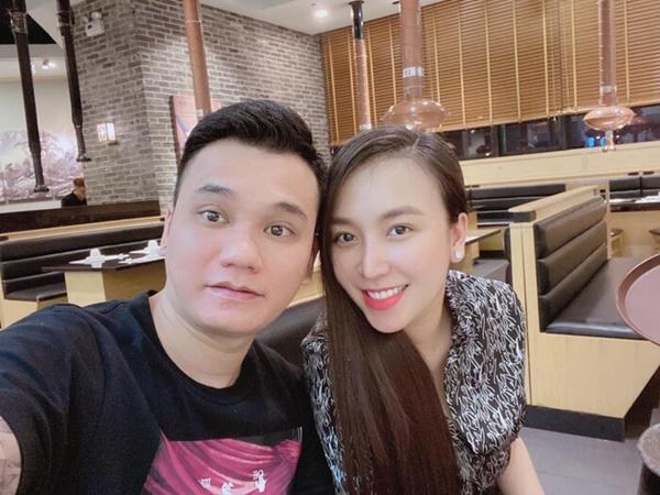 Mỗi lần vợ Khắc Việt xuất hiện, vòng 1 tràn màn hình chiếm spotlight-6