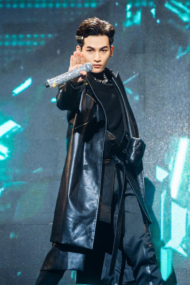 Ali Hoàng Dương phản ứng khi bị nói không thành công bằng Hiền Hồ-5