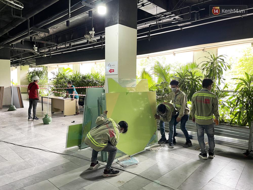 Bên trong Thuận Kiều Plaza đang thi công chuyển thành bệnh viện dã chiến-13