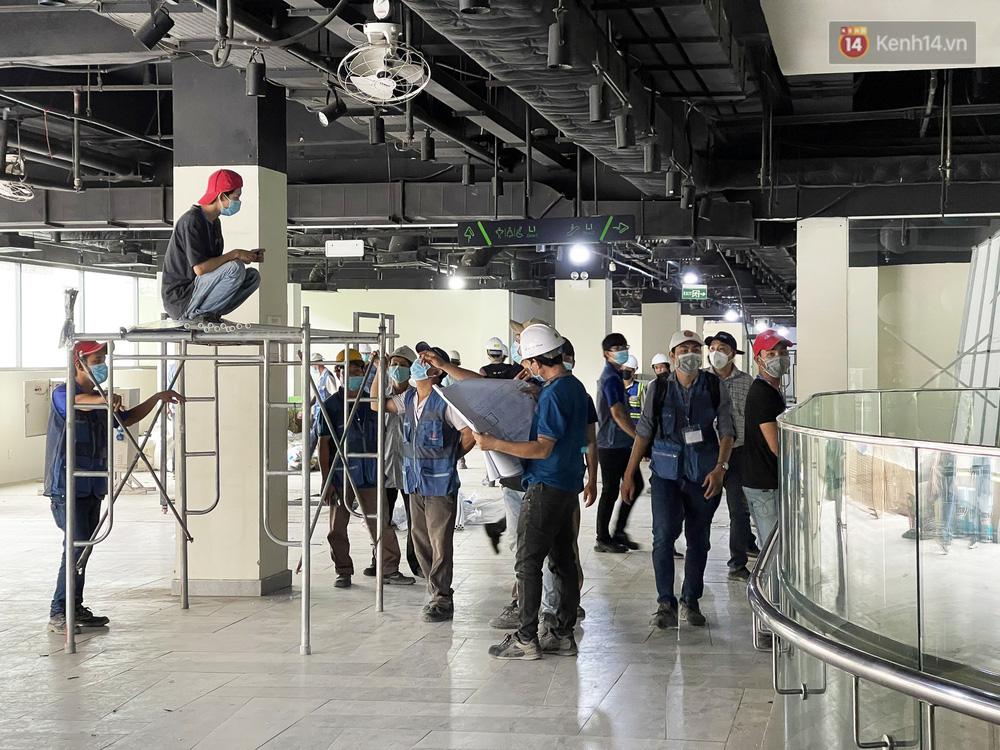 Bên trong Thuận Kiều Plaza đang thi công chuyển thành bệnh viện dã chiến-5