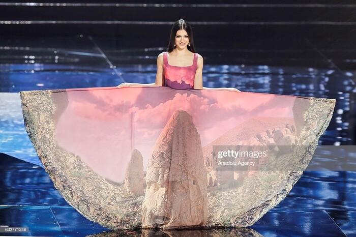 Thảm họa quốc phục quốc tế: Người mặc có khi chẳng muốn ngắm lại-10