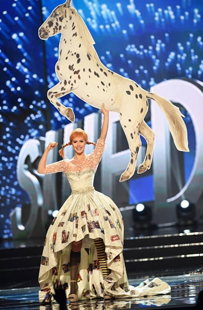 Thảm họa quốc phục quốc tế: Người mặc có khi chẳng muốn ngắm lại-2