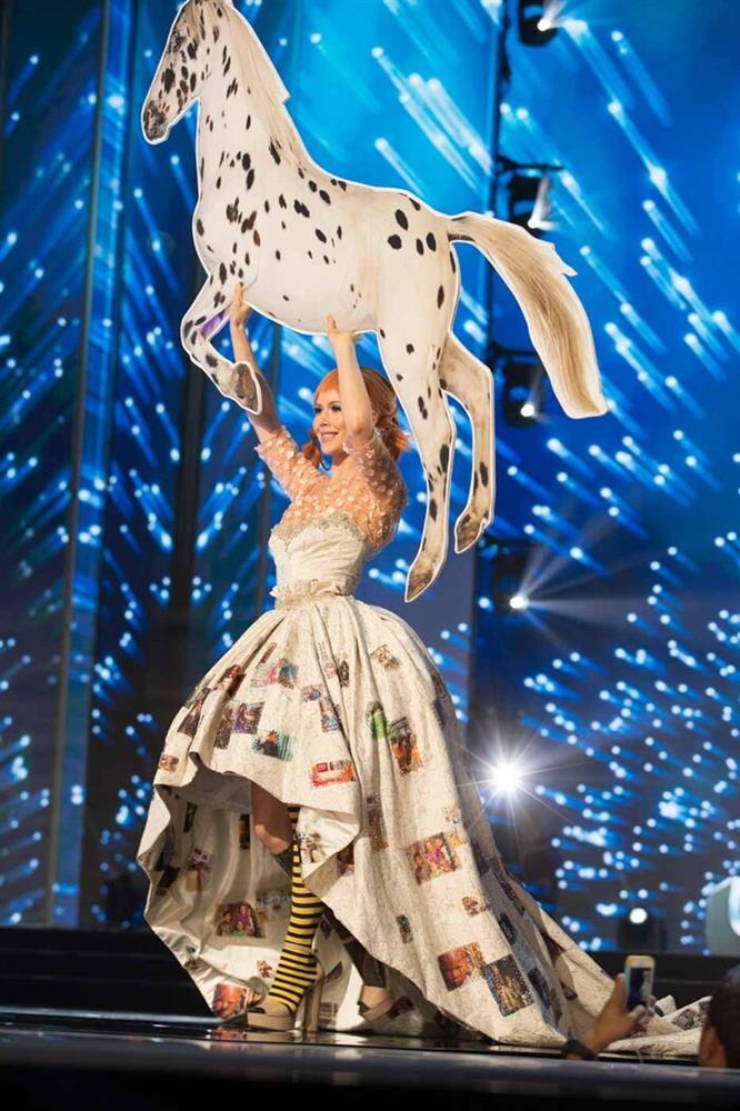 Thảm họa quốc phục quốc tế: Người mặc có khi chẳng muốn ngắm lại-3