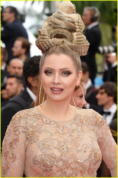 Mái tóc này khiến nhiều người liên tưởng đến tòa tháp.