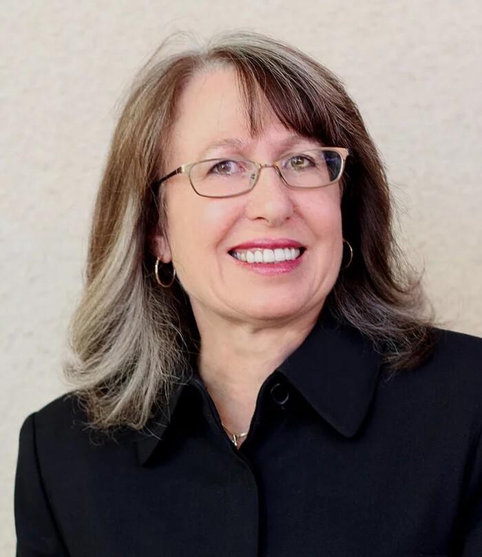 Cha ruột Britney Spears bị tố dùng tiền của con để cứu mình-2