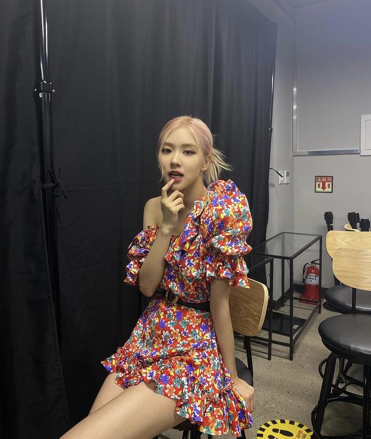 Mix váy hoa mùa hè xinh như nữ thần giống Rosé BLACKPINK-3