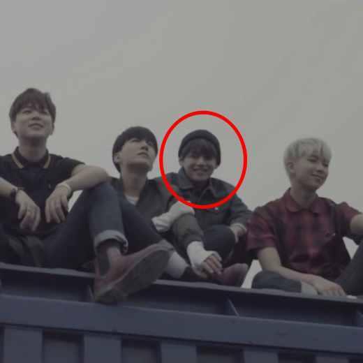 Sạn trong MV khủng Kpop: V (BTS) lạc quẻ, Rosé (BLACKPINK) đứng hình-4